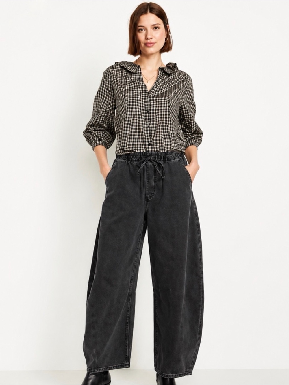 Old Navy Black Wash- High-Waisted Pull-On Barrel Jeans - Picture 3 of 3
